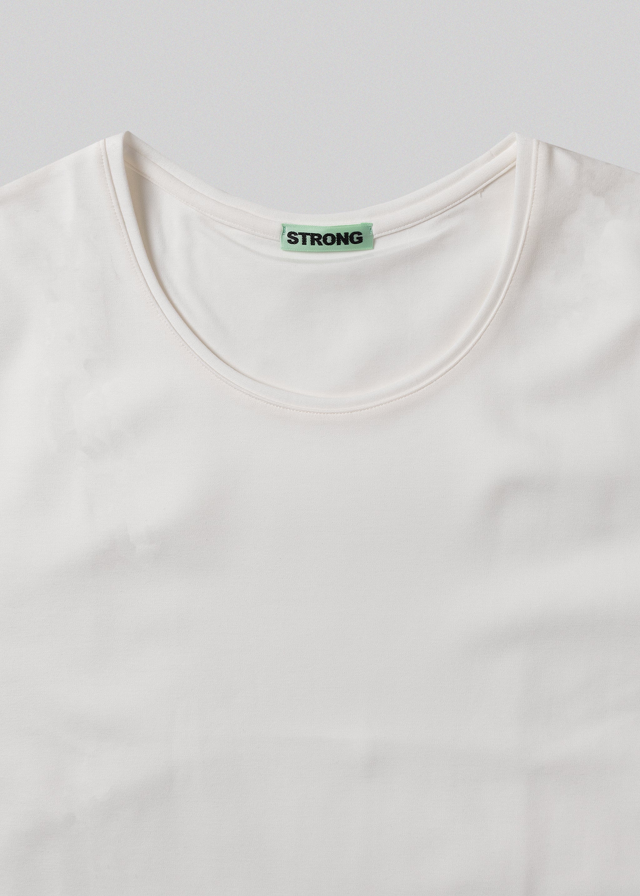 STRONG PACK TEE (WHITE)