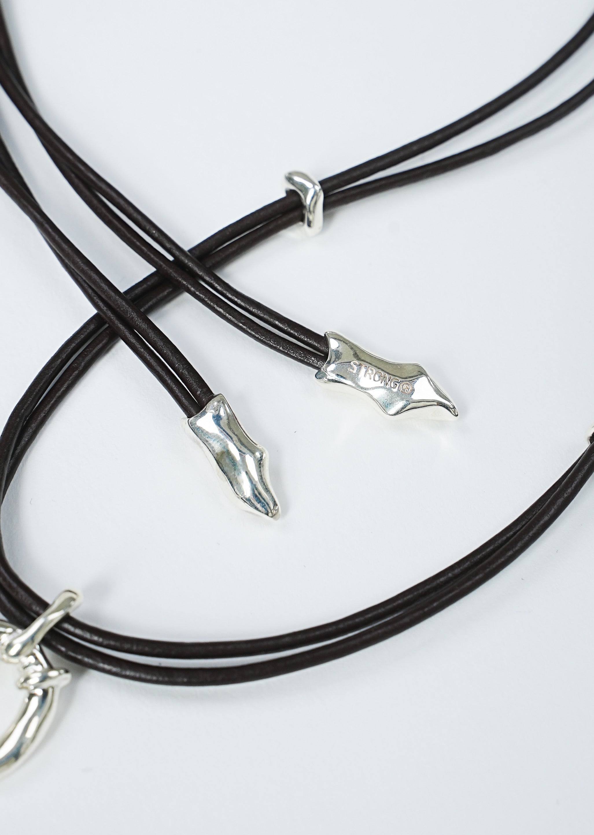 VOID LEATHER NECKLACE – STRONG